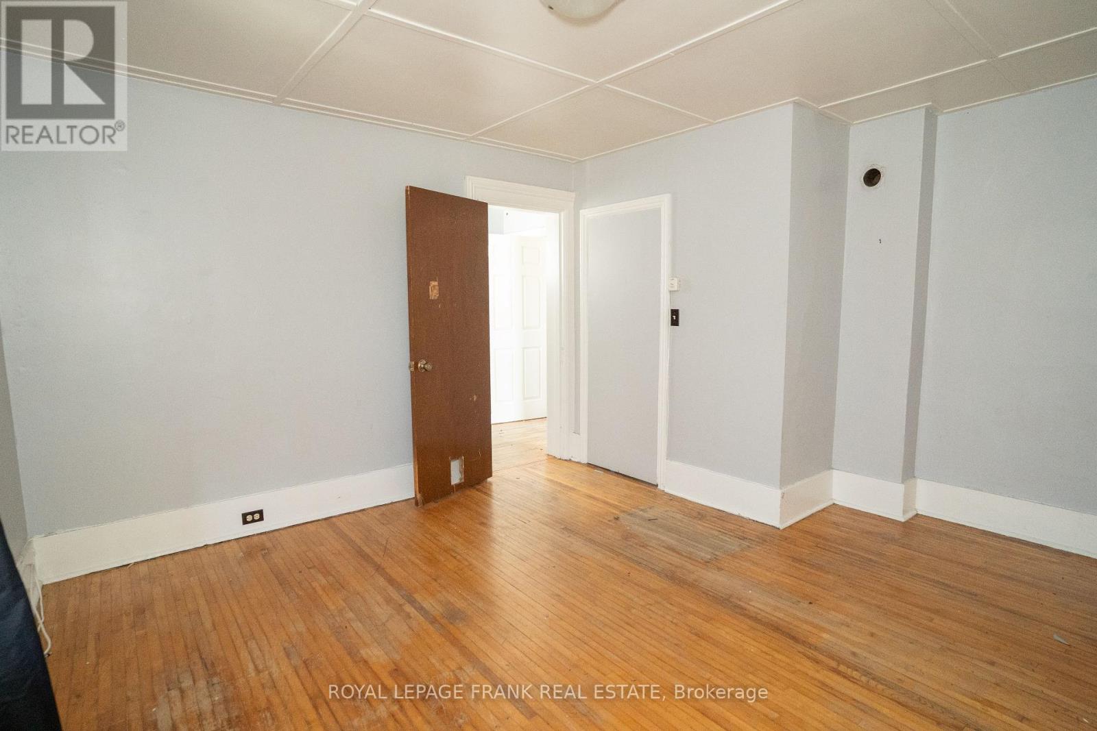 48 - 50 Lorne Avenue, Chatham-Kent, Ontario  N7M 1R9 - Photo 11 - X12128313