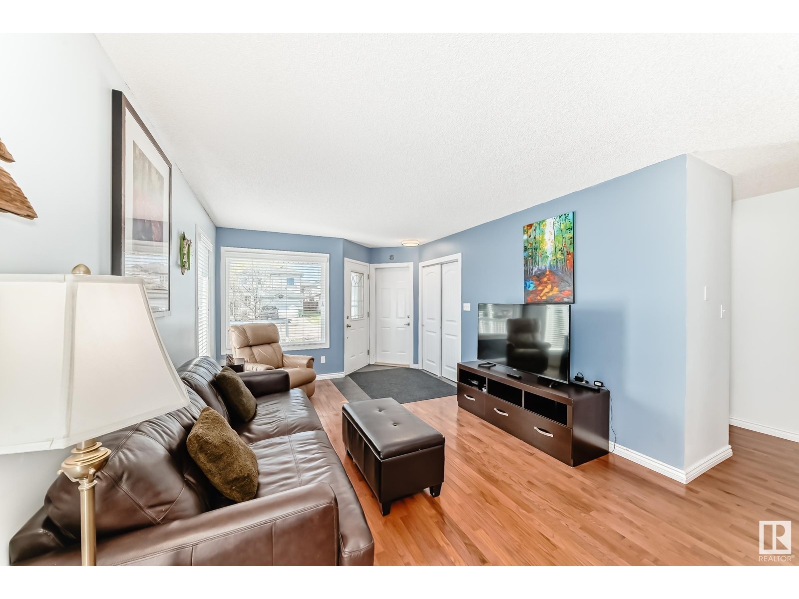 Property at 9 DOMINION WY image 4