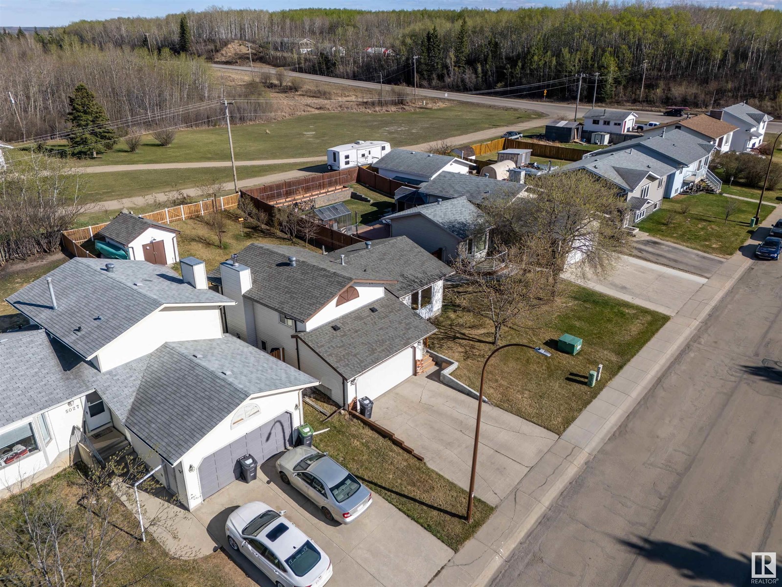 Property at 5023 38 ST image 2