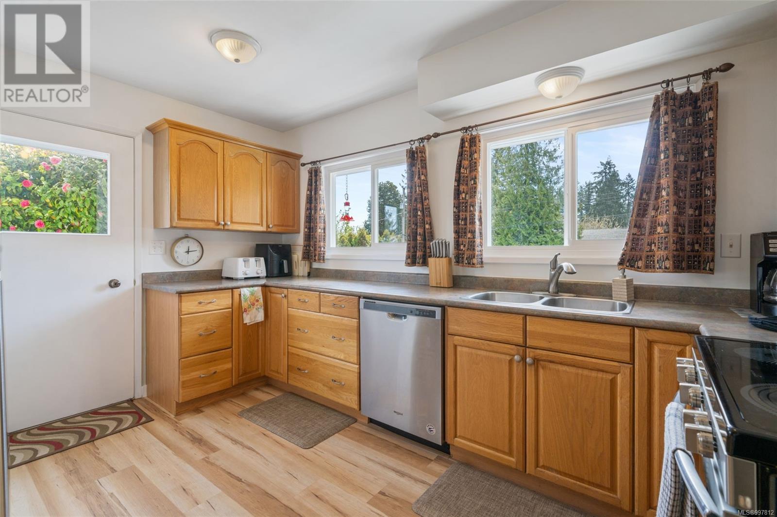 Property at 2498 Meadowland Dr image 4