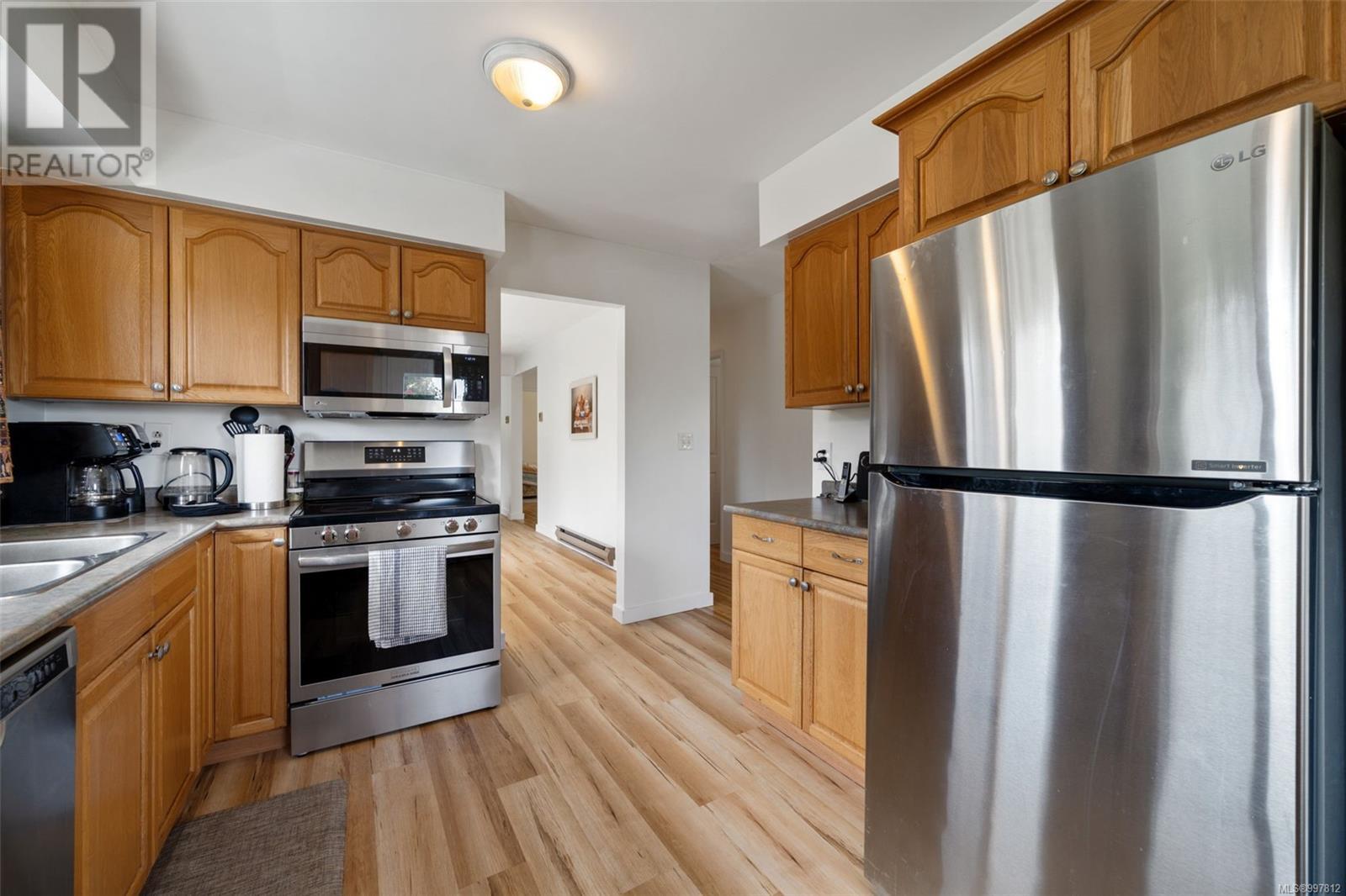Property at 2498 Meadowland Dr image 5