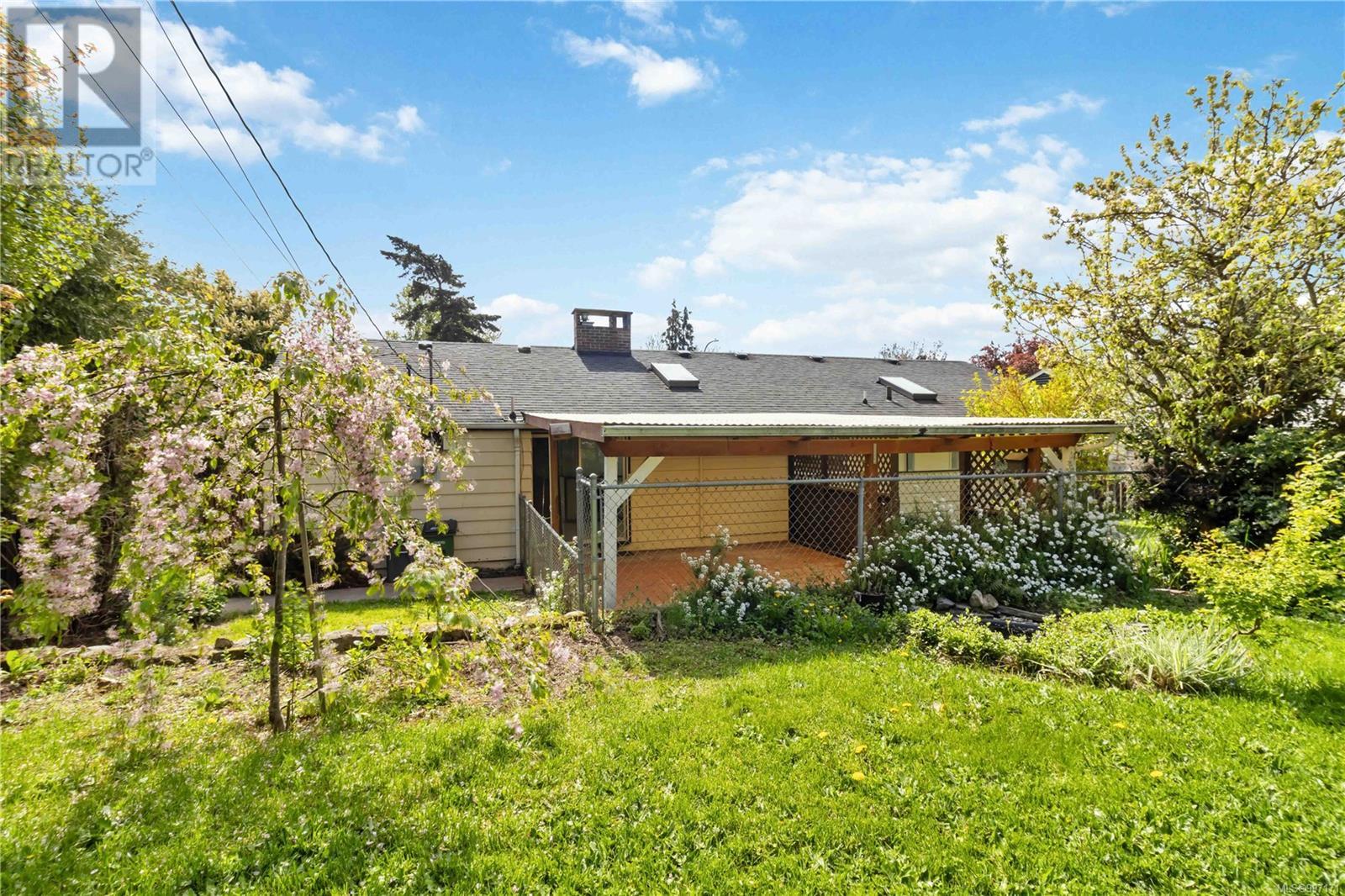 3318 Rolston Cres, Saanich, British Columbia  V8Z 4N8 - Photo 16 - 997171