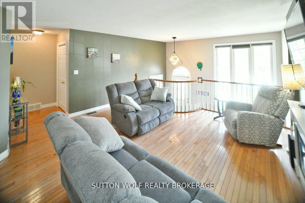78 Ridge Street, Strathroy-Caradoc (Sw), Ontario  N7G 4K1 - Photo 36 - X12128360