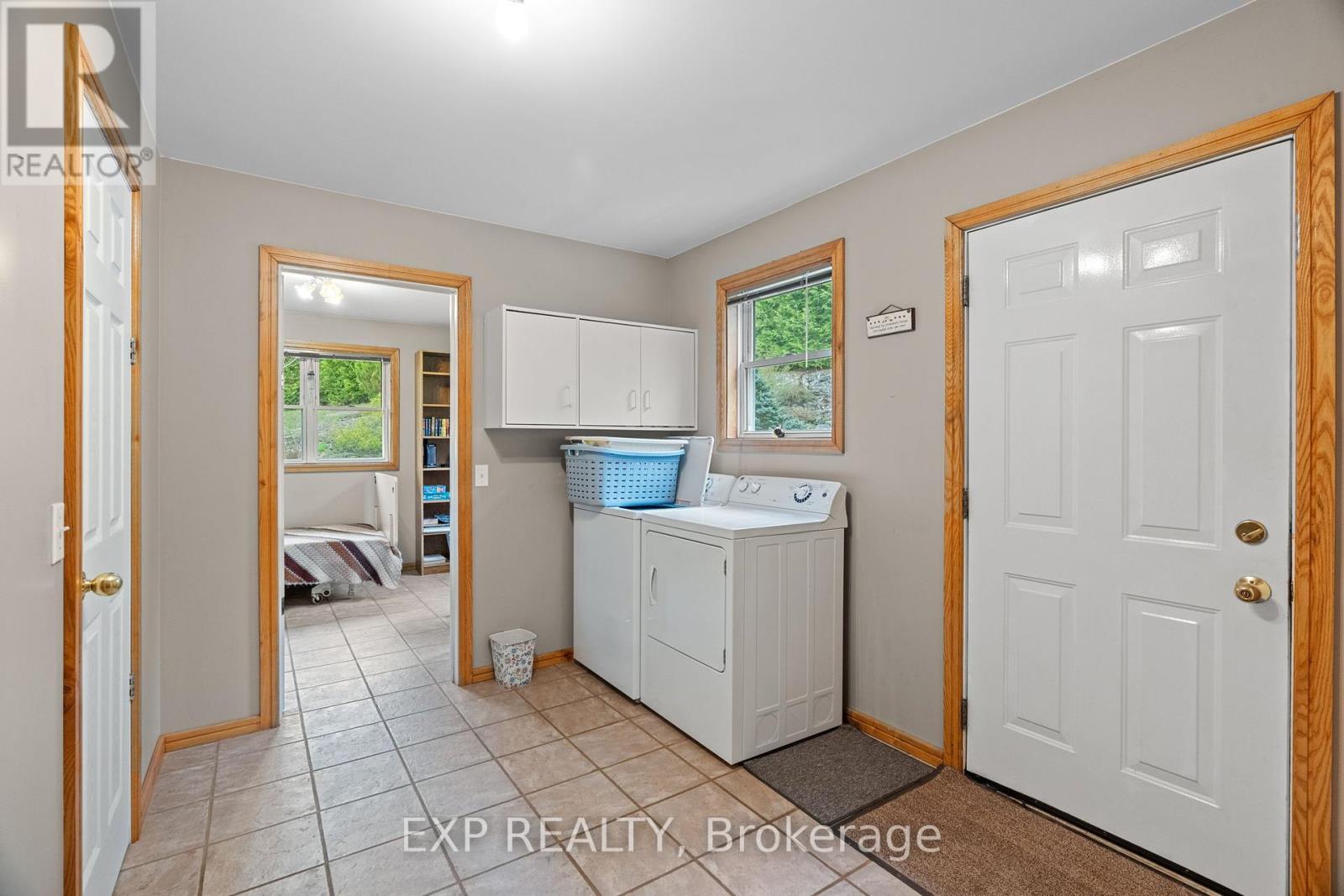 30680 Hungry Hollow Road, North Middlesex, Ontario  N0M 1B0 - Photo 23 - X12128369