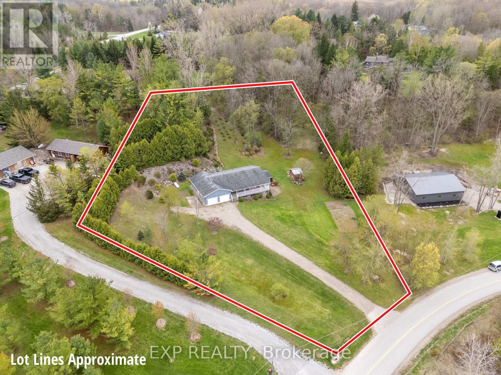 30680 Hungry Hollow Road, North Middlesex, Ontario  N0M 1B0 - Photo 4 - X12128369