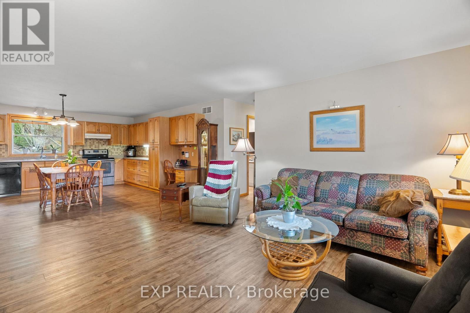30680 Hungry Hollow Road, North Middlesex, Ontario  N0M 1B0 - Photo 8 - X12128369