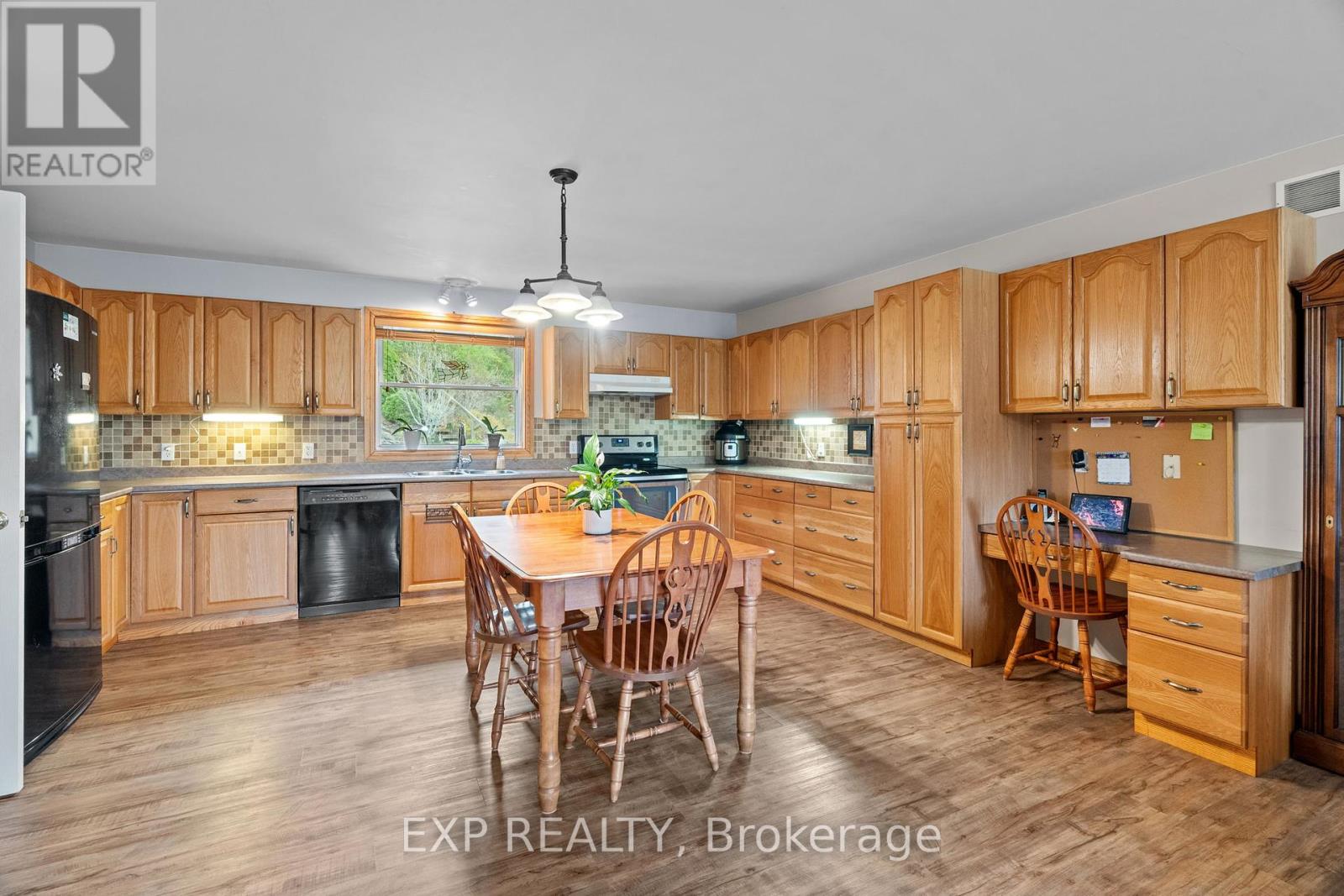 30680 Hungry Hollow Road, North Middlesex, Ontario  N0M 1B0 - Photo 9 - X12128369