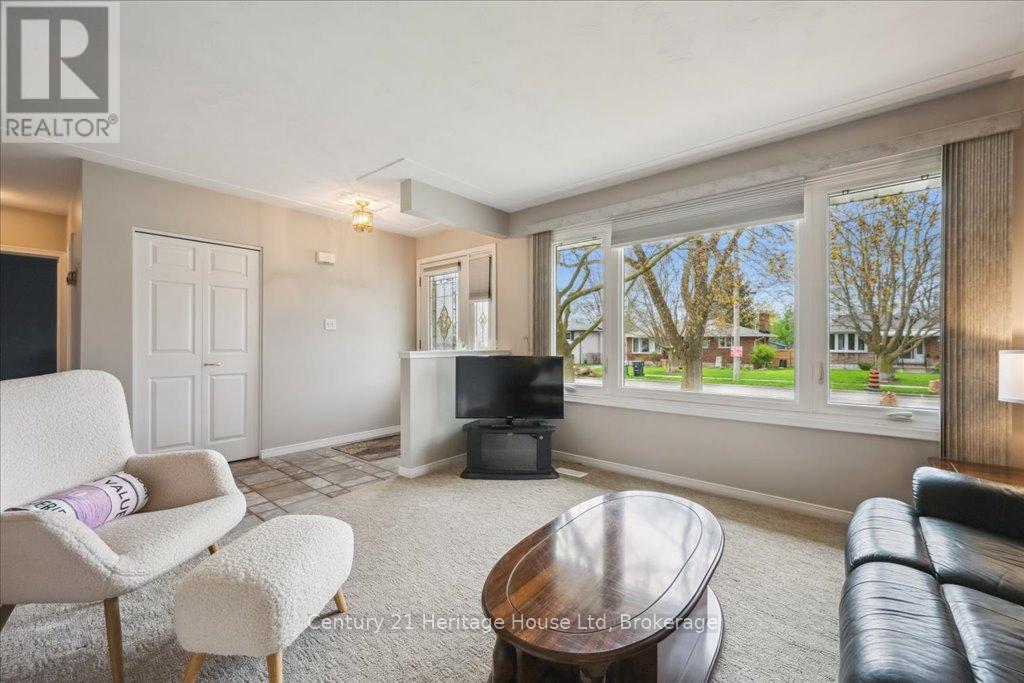 49 Sleeman Avenue, Guelph, Ontario  N1H 6G3 - Photo 9 - X12128234
