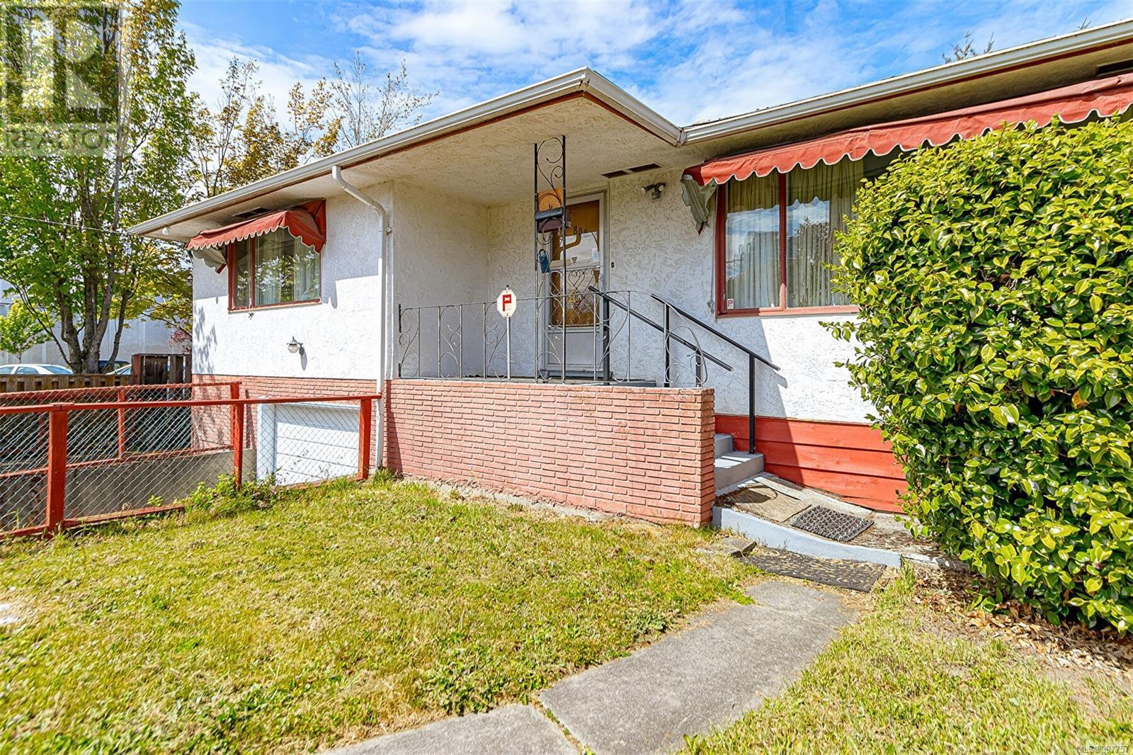 Property at 808 Princess Ave image 5