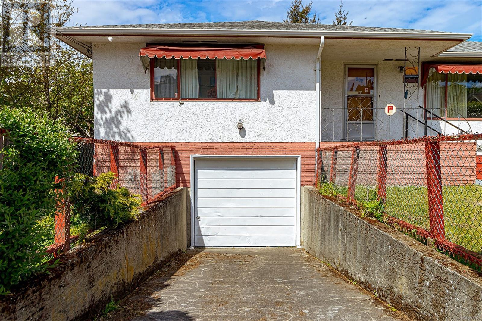 Property at 808 Princess Ave image 4
