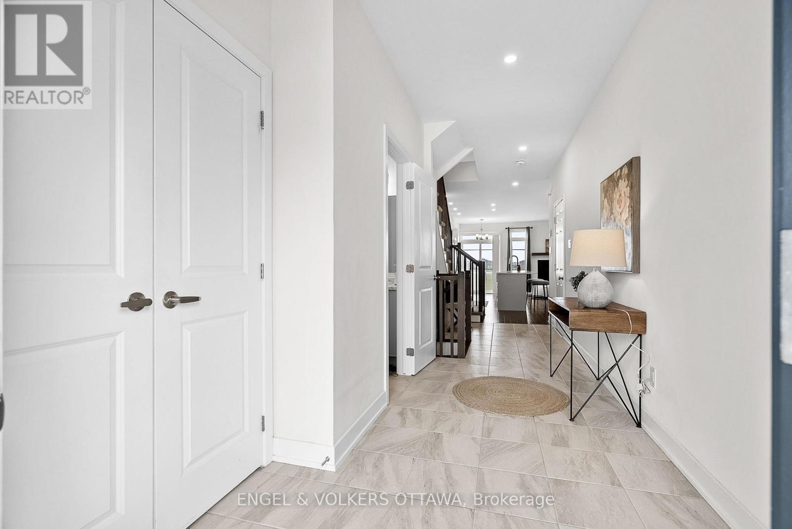 275 Finsbury Avenue, Ottawa, Ontario  K2S 2Y2 - Photo 6 - X12128327