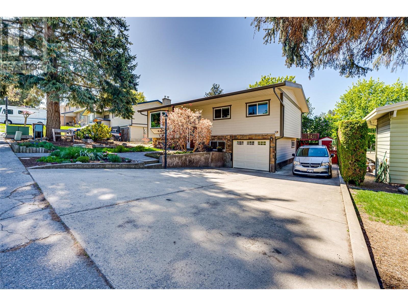 3908 17 Street, Vernon, British Columbia  V1T 8A4 - Photo 2 - 10346243