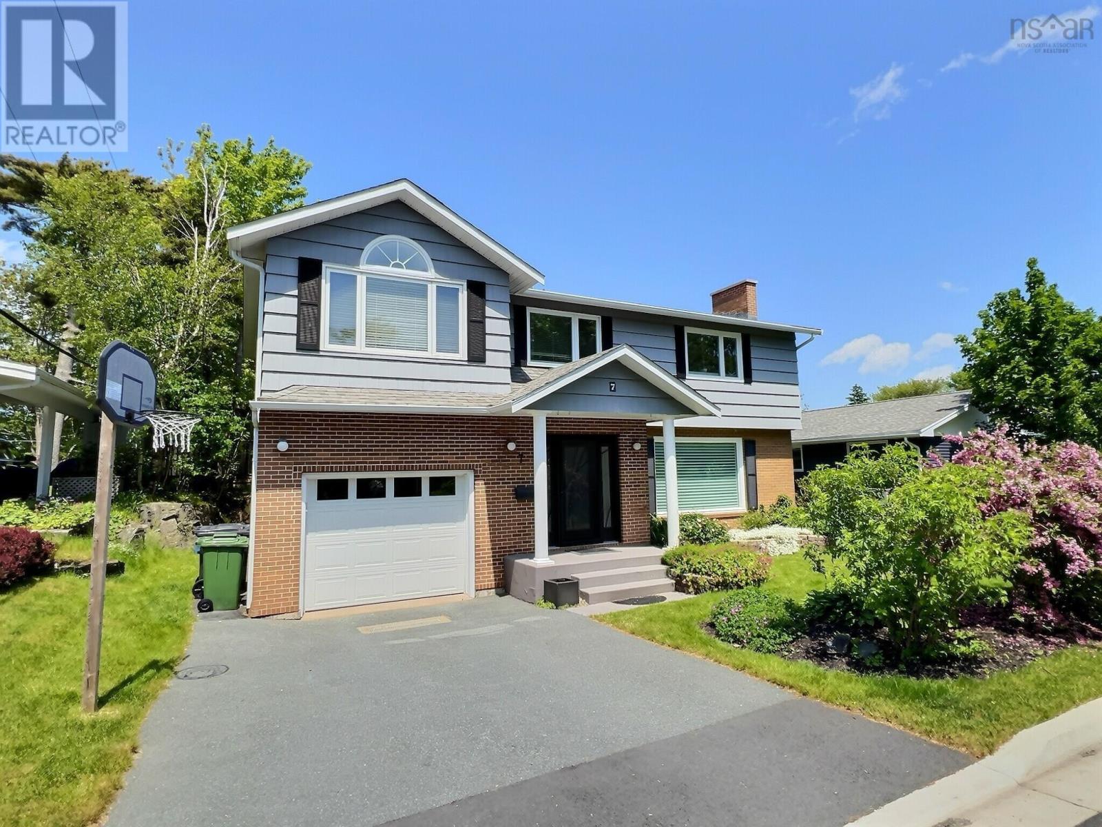 Property at 7 Briarwood Crescent image 3