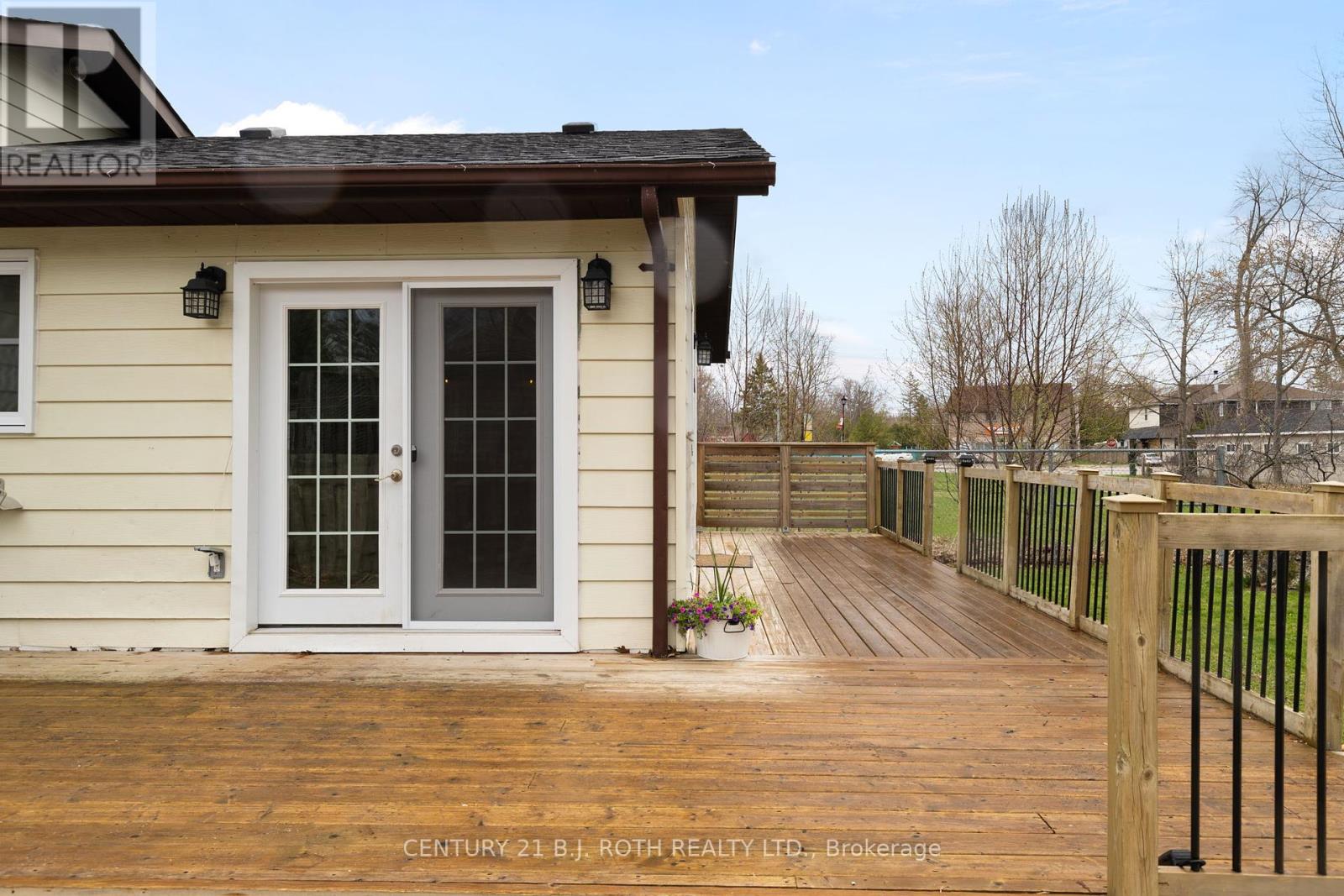 43 Elm Drive, Wasaga Beach, Ontario  L9Z 2L3 - Photo 22 - S12128164