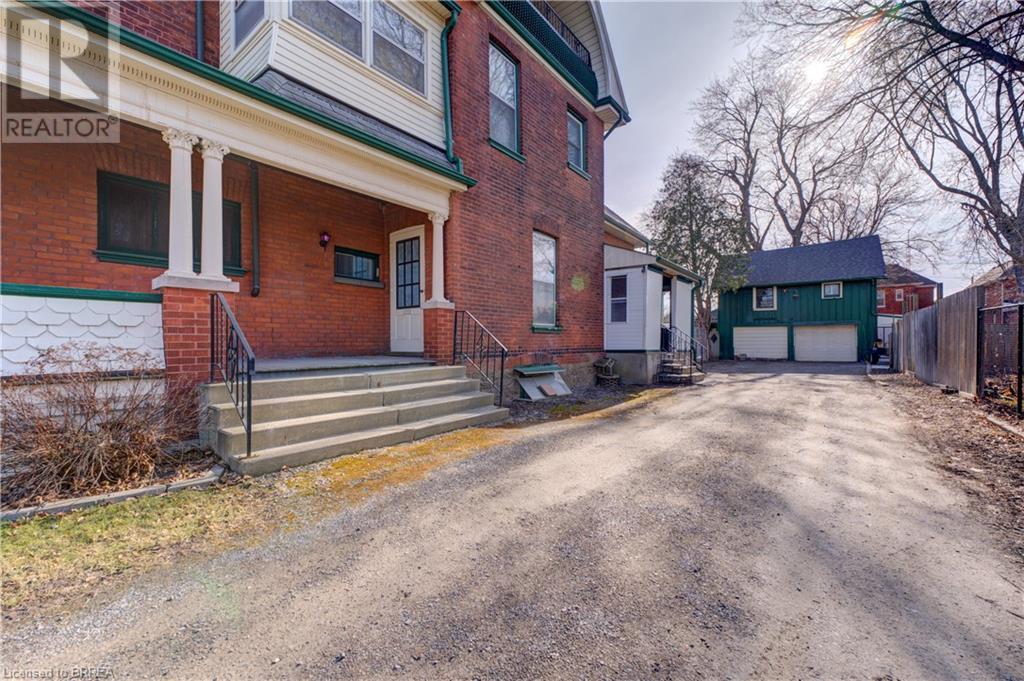 Property at 111 ERIE Avenue image 4