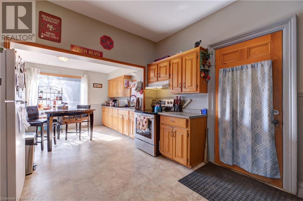Property at 111 ERIE Avenue image 5