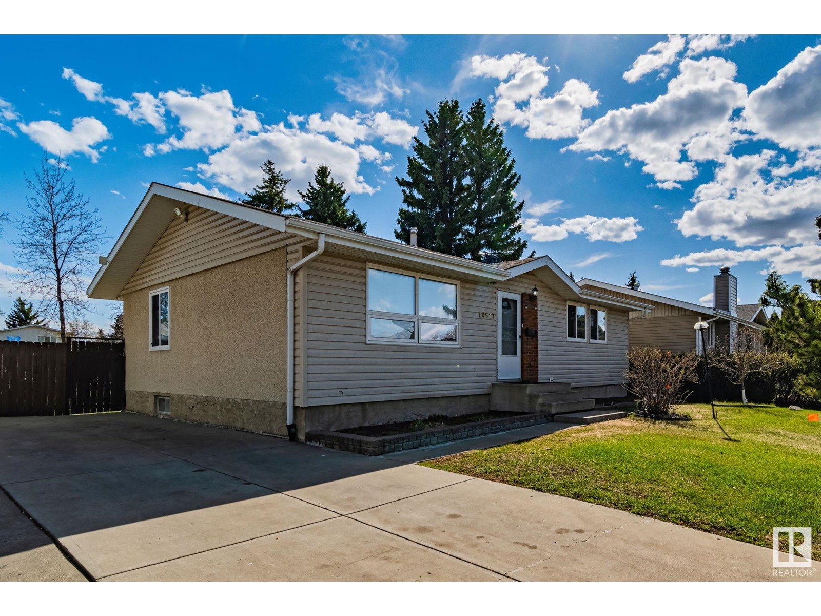 Property at 10617 167A AV NW image 3