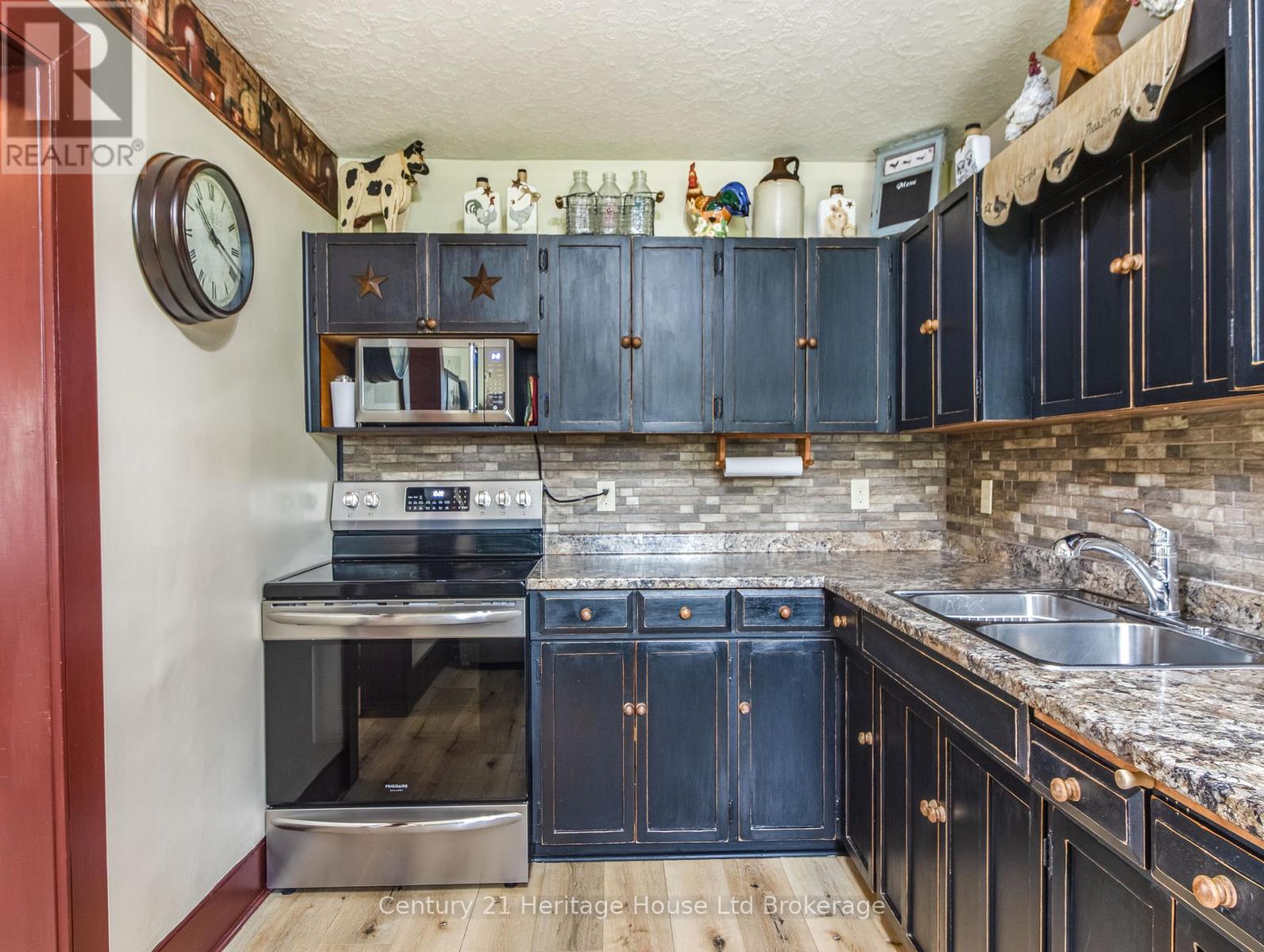 91 Albert Street E, Blandford-Blenheim, Ontario  N0J 1S0 - Photo 5 - X12128318