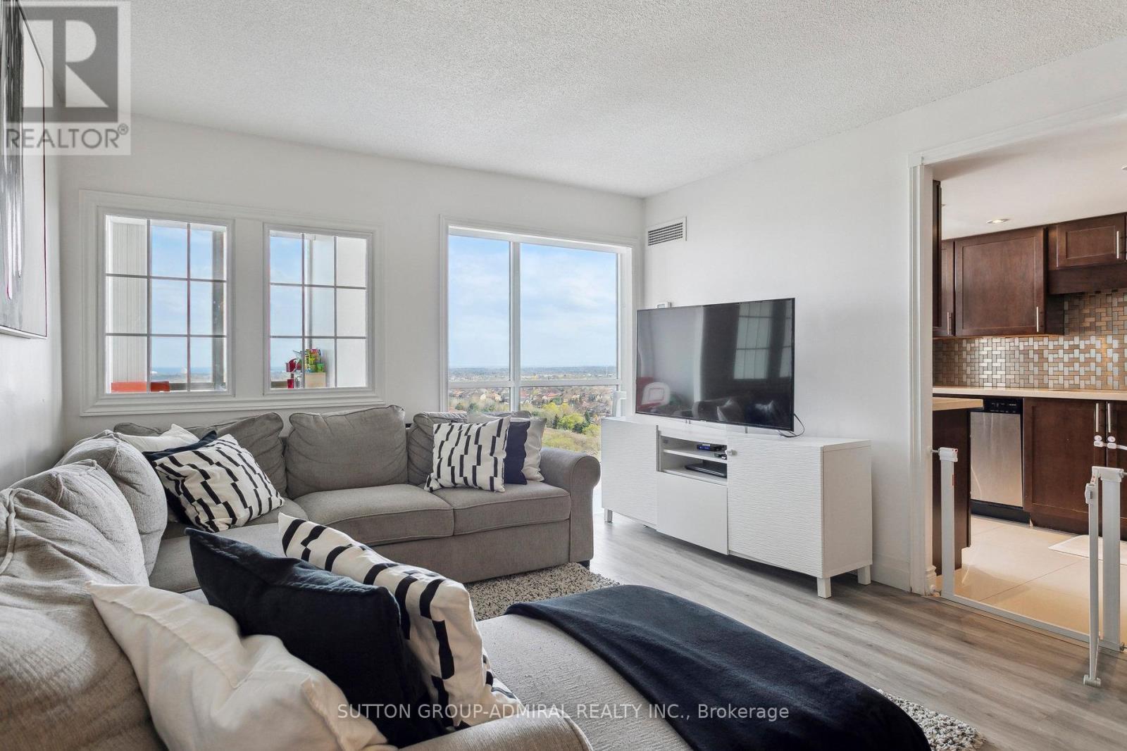 1506 - 350 Webb Drive, Mississauga, Ontario  L5B 3W4 - Photo 12 - W12128128