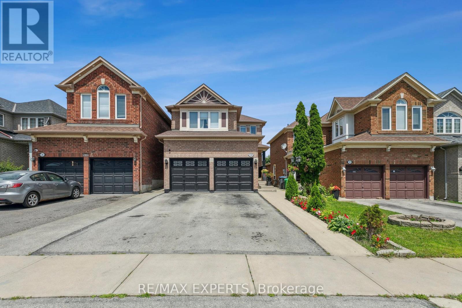29 Narrow Valley Crescent, Brampton, Ontario  L6R 1P4 - Photo 1 - W12128191