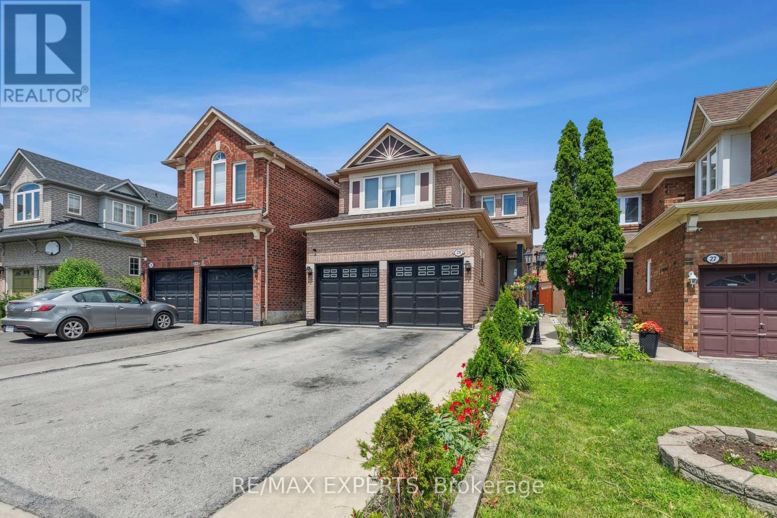 29 Narrow Valley Crescent, Brampton, Ontario  L6R 1P4 - Photo 4 - W12128191