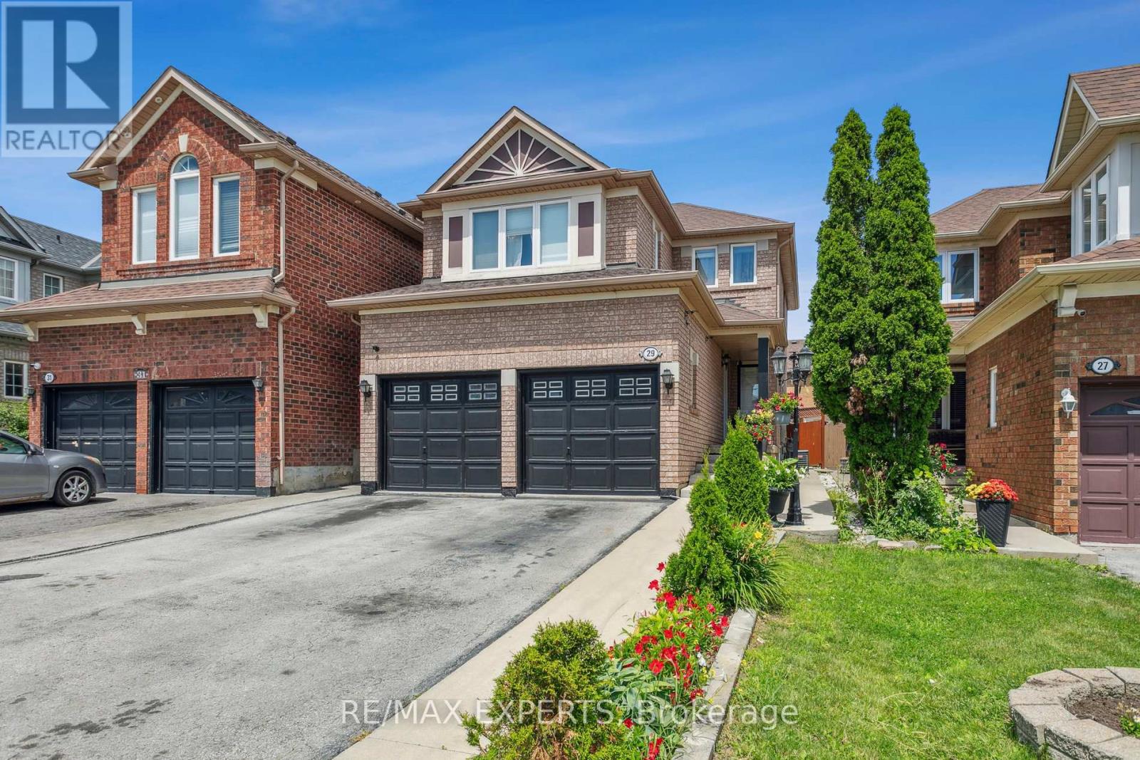 29 Narrow Valley Crescent, Brampton, Ontario  L6R 1P4 - Photo 5 - W12128191