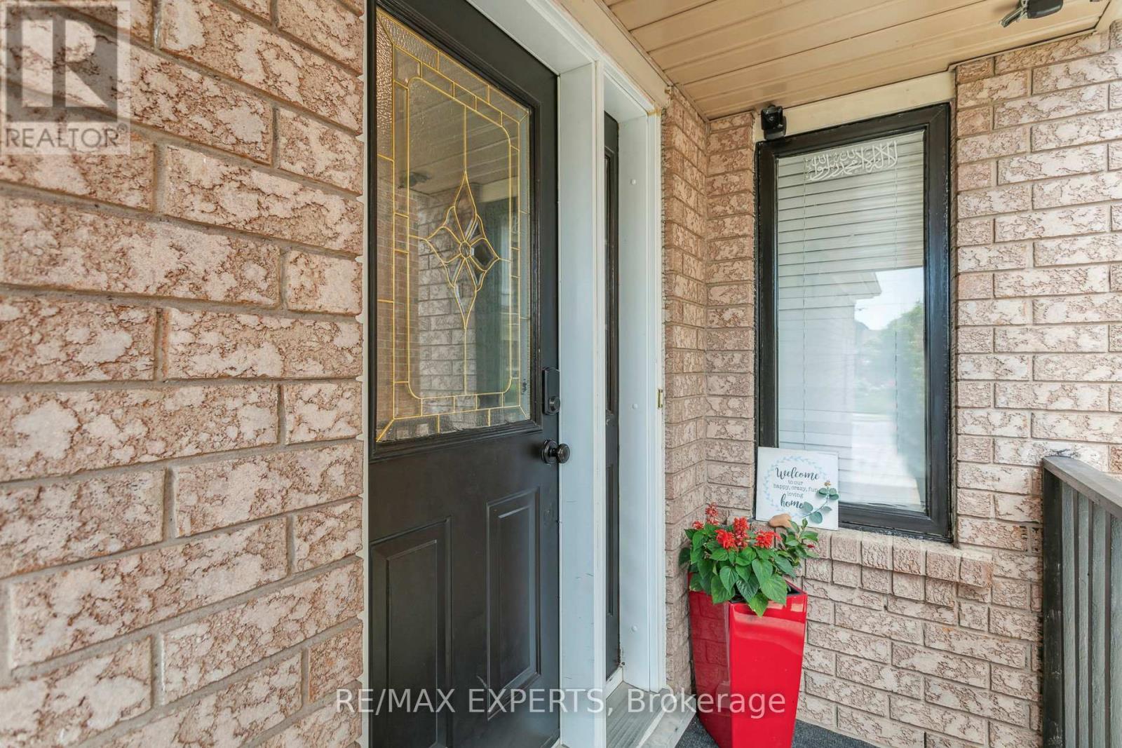 29 Narrow Valley Crescent, Brampton, Ontario  L6R 1P4 - Photo 7 - W12128191