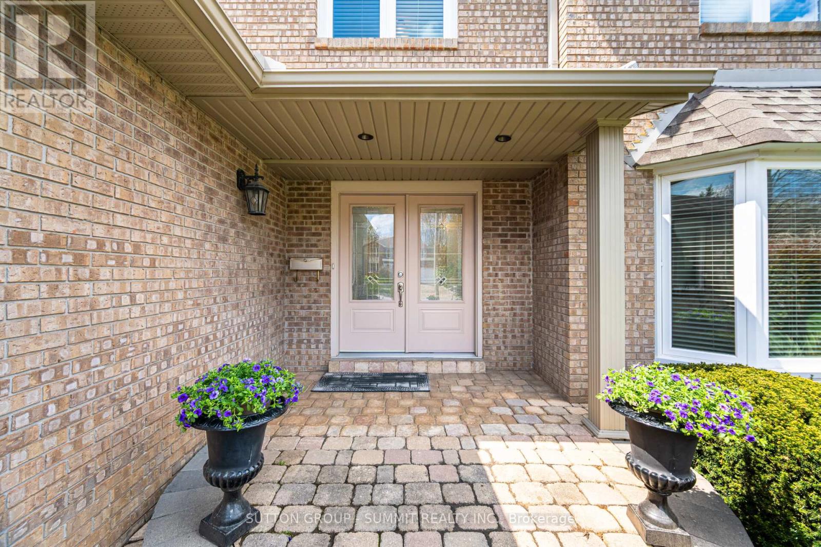 Property at 1245 SAGINAW CRESCENT image 4
