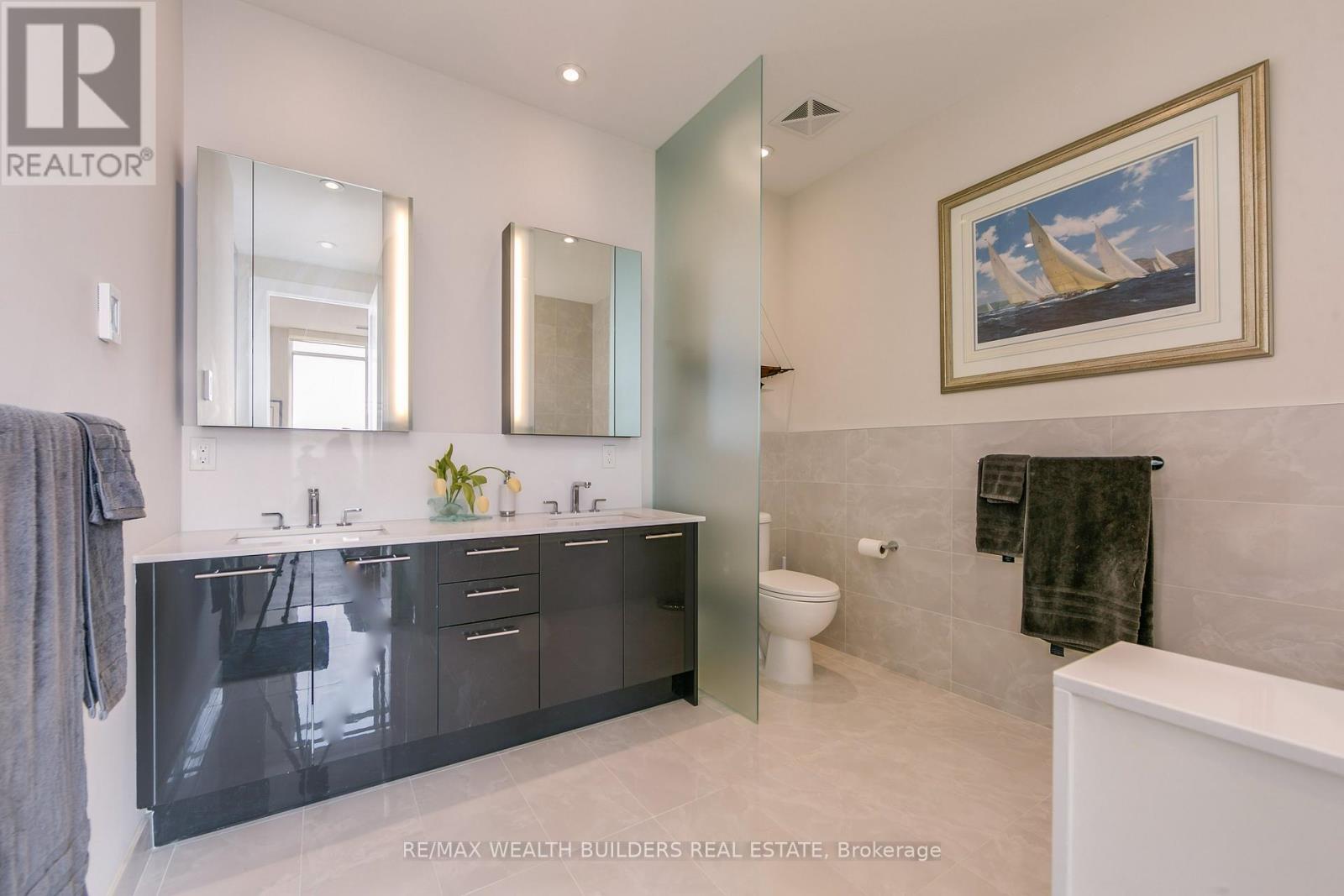 6810 - 10 York Street, Toronto, Ontario  M5J 2Z2 - Photo 11 - C12128207