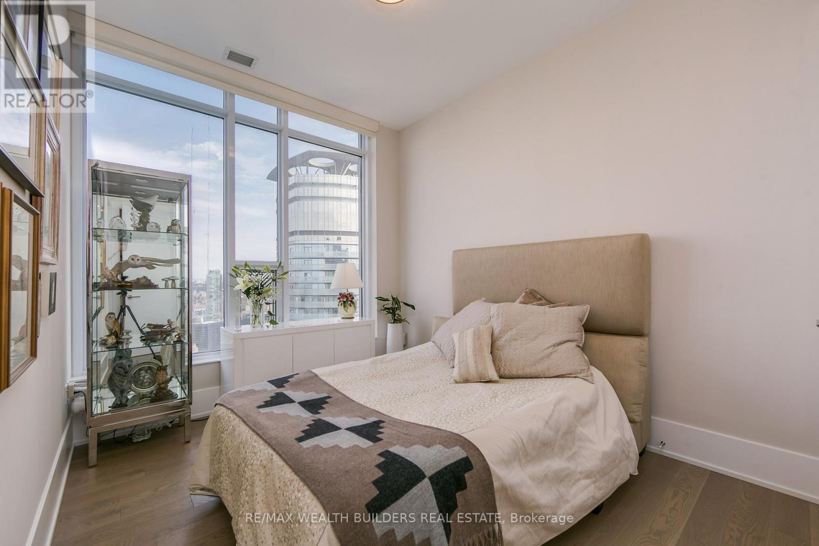 6810 - 10 York Street, Toronto, Ontario  M5J 2Z2 - Photo 12 - C12128207
