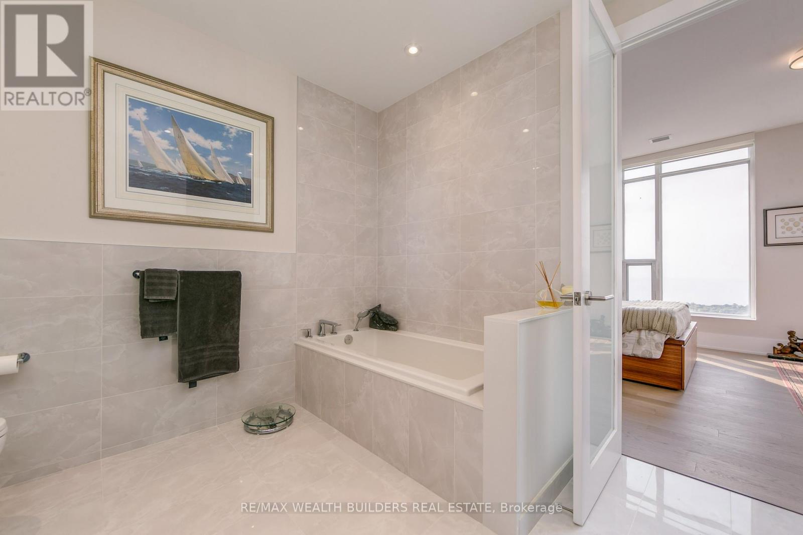 6810 - 10 York Street, Toronto, Ontario  M5J 2Z2 - Photo 31 - C12128207