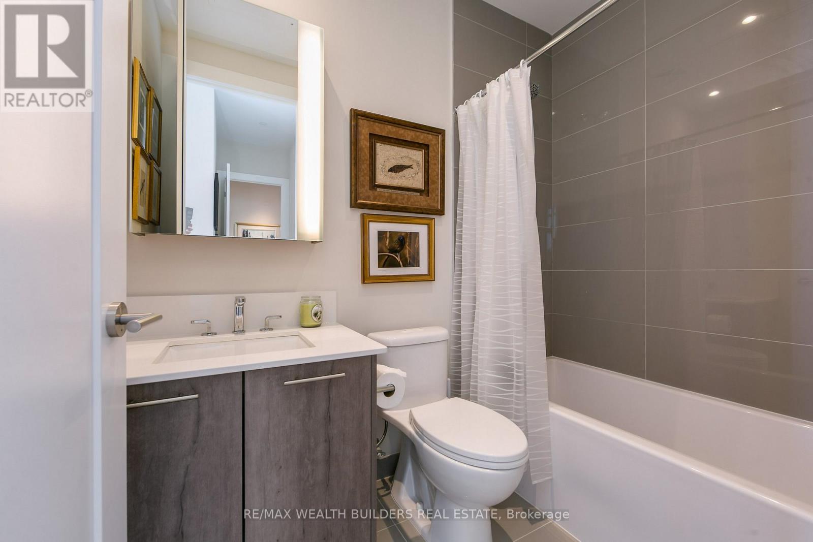 6810 - 10 York Street, Toronto, Ontario  M5J 2Z2 - Photo 38 - C12128207