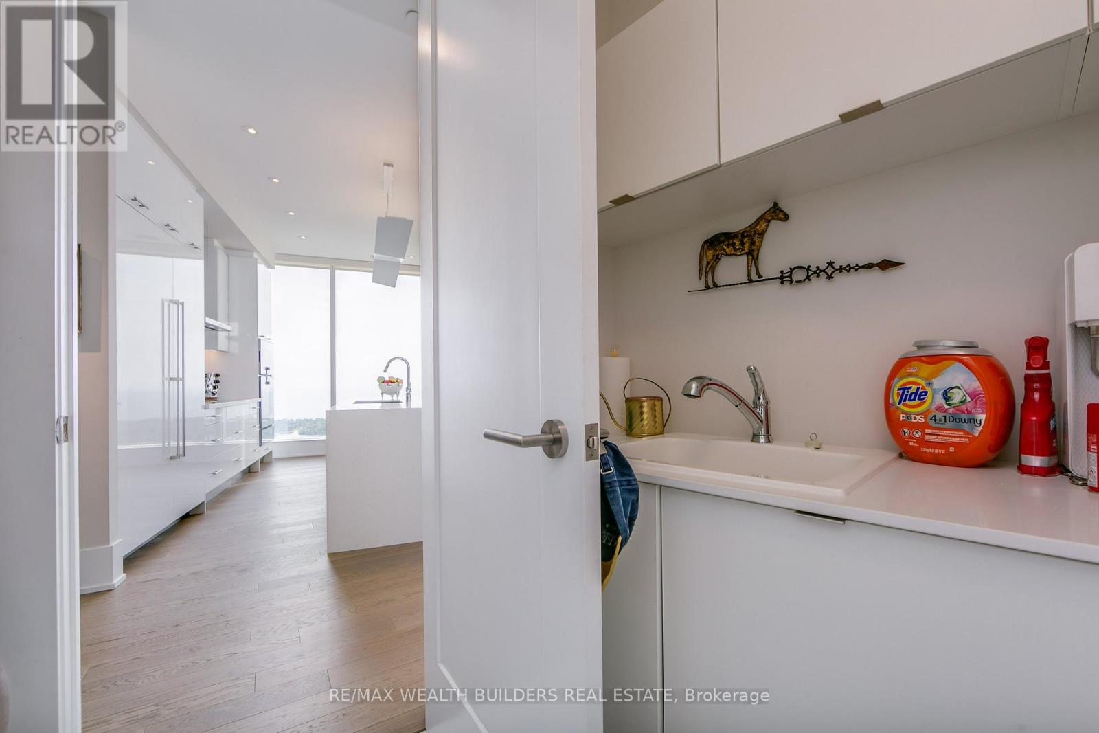 6810 - 10 York Street, Toronto (Waterfront Communities), Ontario  M5J 2Z2 - Photo 39 - C12128207
