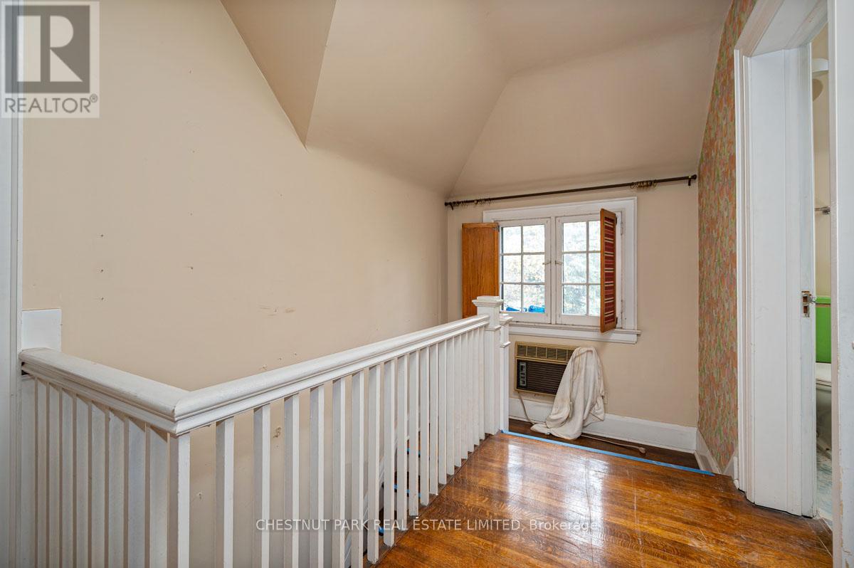 4 Elderwood Drive, Toronto, Ontario  M5P 1W5 - Photo 16 - C12128310