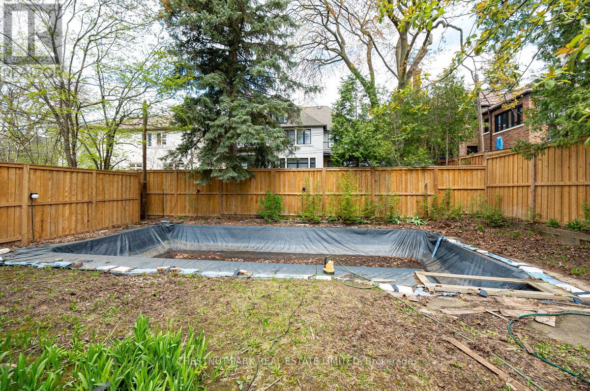 4 Elderwood Drive, Toronto, Ontario  M5P 1W5 - Photo 22 - C12128310