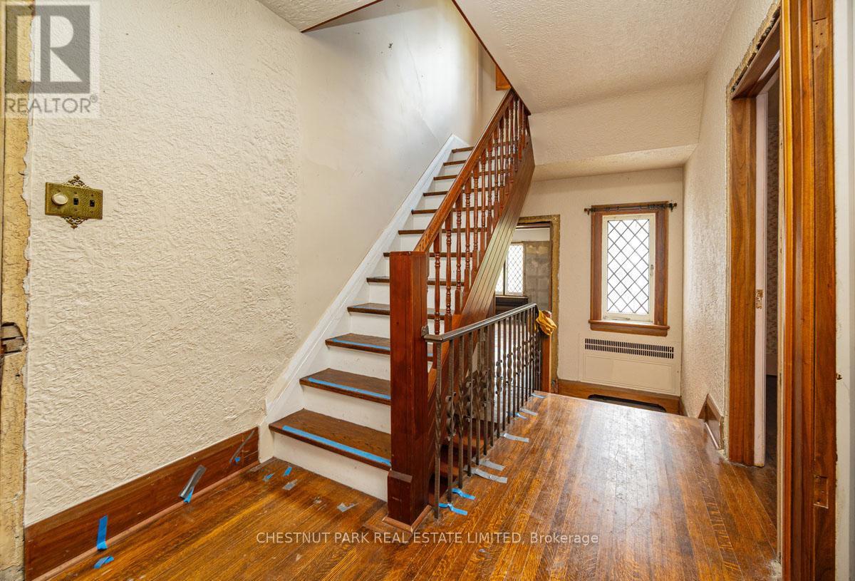4 Elderwood Drive, Toronto (Forest Hill South), Ontario  M5P 1W5 - Photo 8 - C12128310