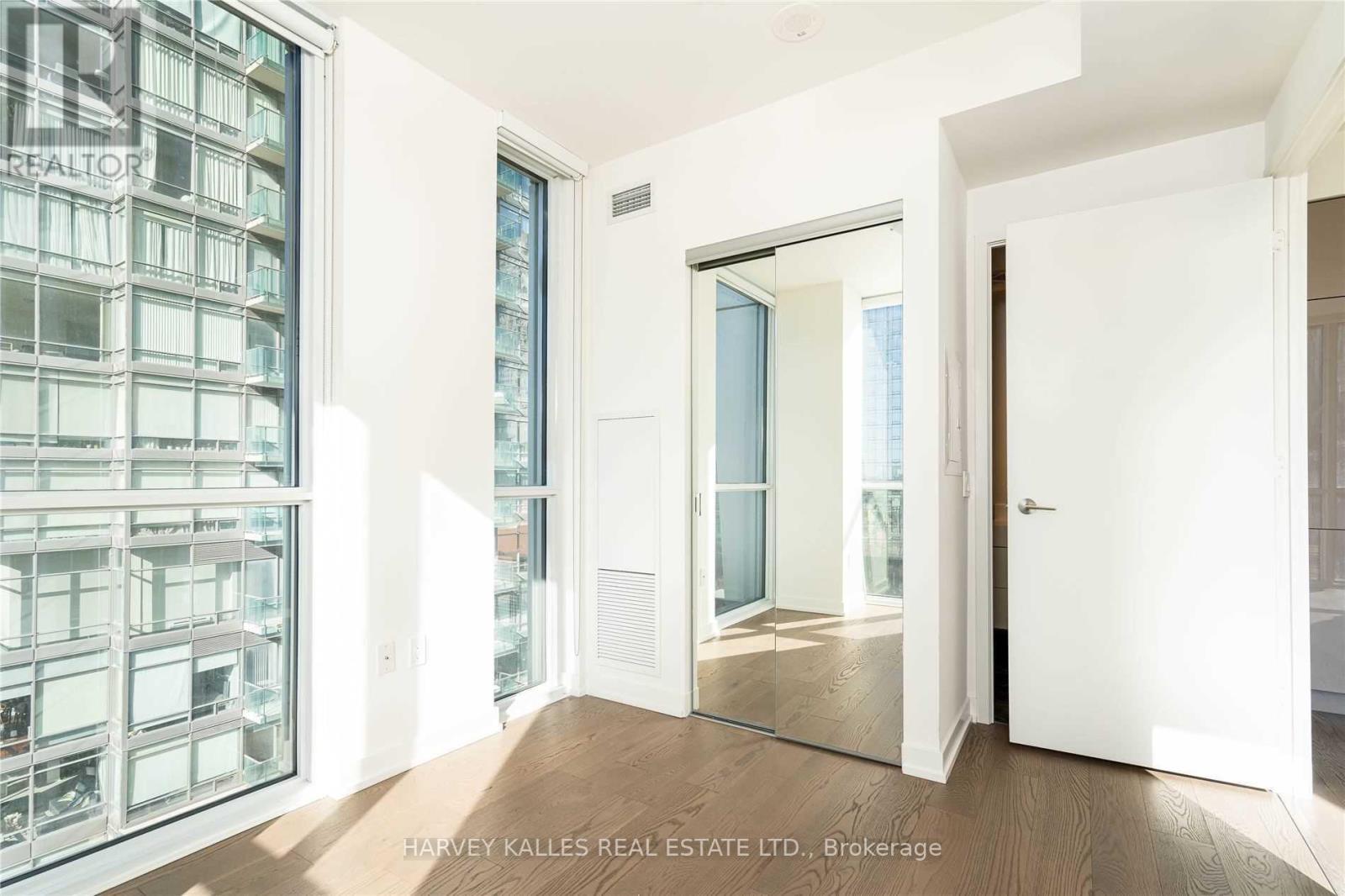 705 - 1 Yorkville Avenue, Toronto (Annex), Ontario  M4W 1L1 - Photo 10 - C12128362