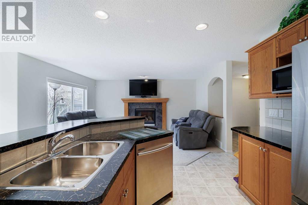 198 Everwillow Close Sw, Calgary, Alberta  T2Y 4G6 - Photo 11 - A2214091