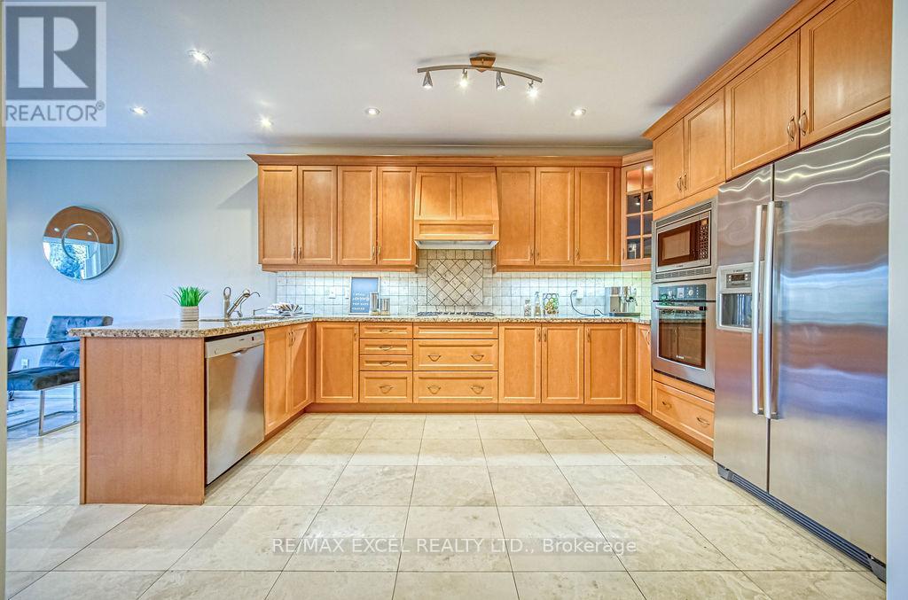 166 Townsgate Drive, Vaughan, Ontario  L4J 8J5 - Photo 16 - N12128211