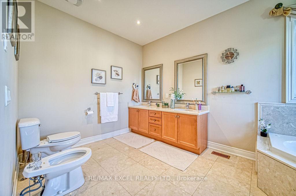 166 Townsgate Drive, Vaughan, Ontario  L4J 8J5 - Photo 26 - N12128211