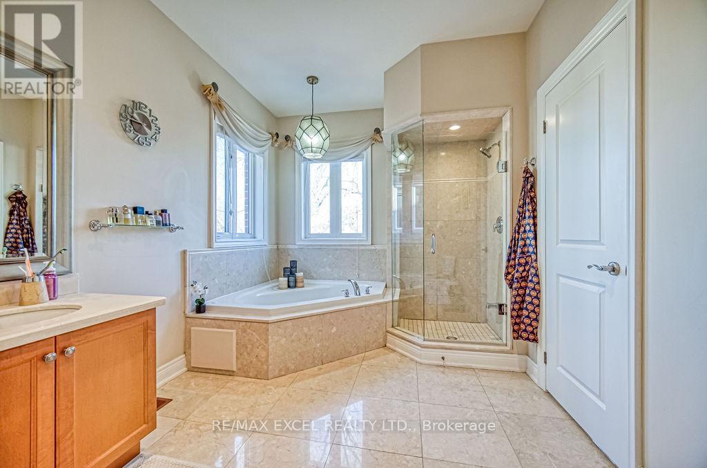 166 Townsgate Drive, Vaughan, Ontario  L4J 8J5 - Photo 27 - N12128211