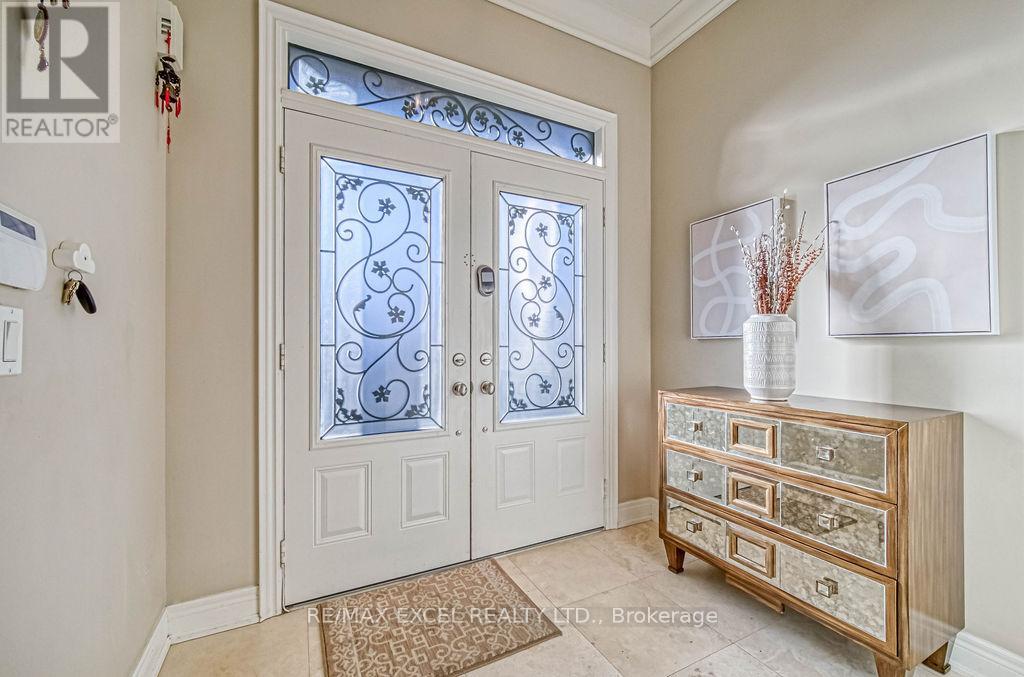 166 Townsgate Drive, Vaughan (Crestwood-Springfarm-Yorkhill), Ontario  L4J 8J5 - Photo 3 - N12128211