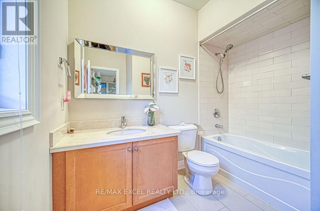 166 Townsgate Drive, Vaughan, Ontario  L4J 8J5 - Photo 36 - N12128211