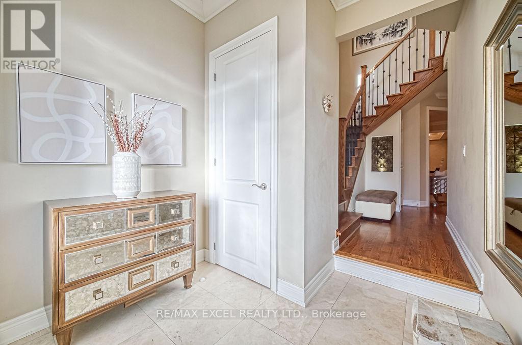 Property at 166 TOWNSGATE DRIVE image 4