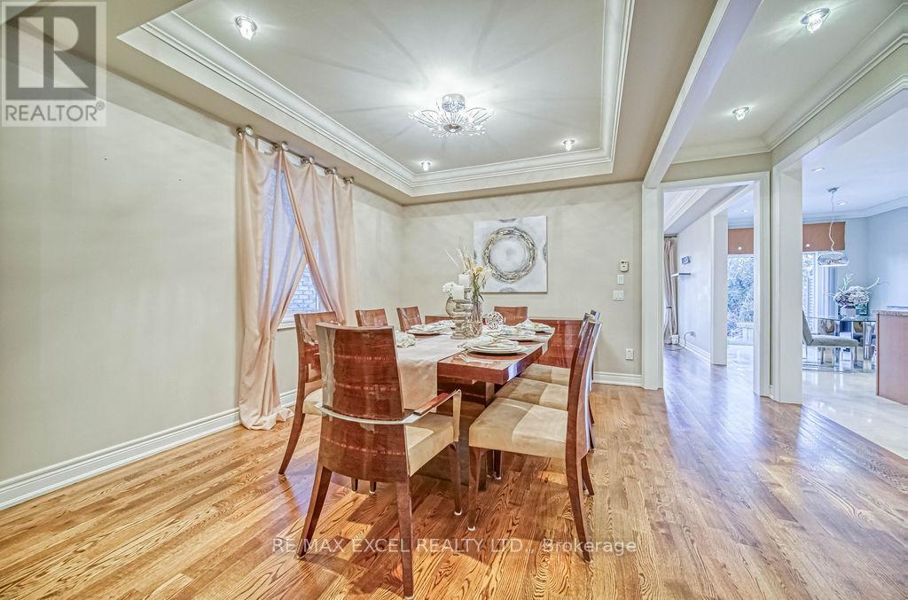 166 Townsgate Drive, Vaughan, Ontario  L4J 8J5 - Photo 9 - N12128211