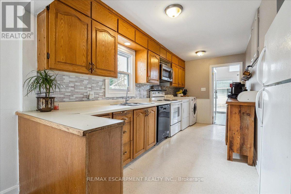 3938 Algonquin Avenue, Innisfil, Ontario  L9S 2M3 - Photo 10 - N12128302