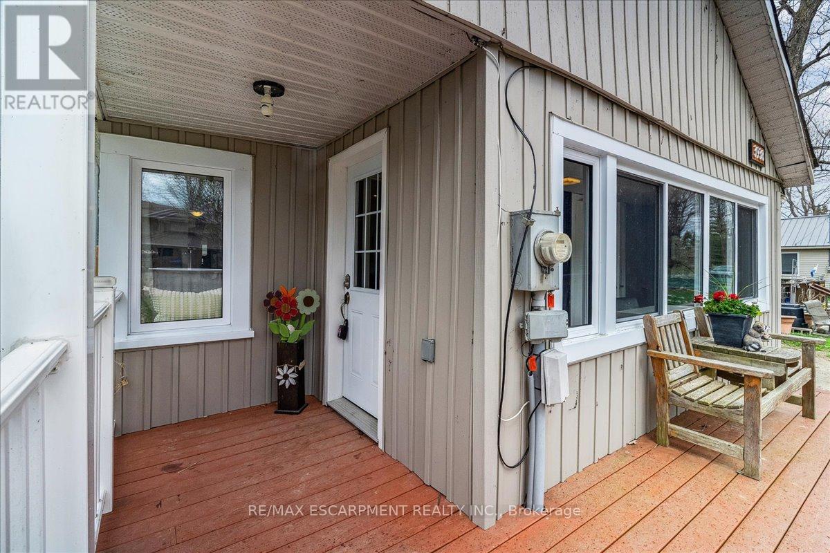 Property at 3938 ALGONQUIN AVENUE image 2