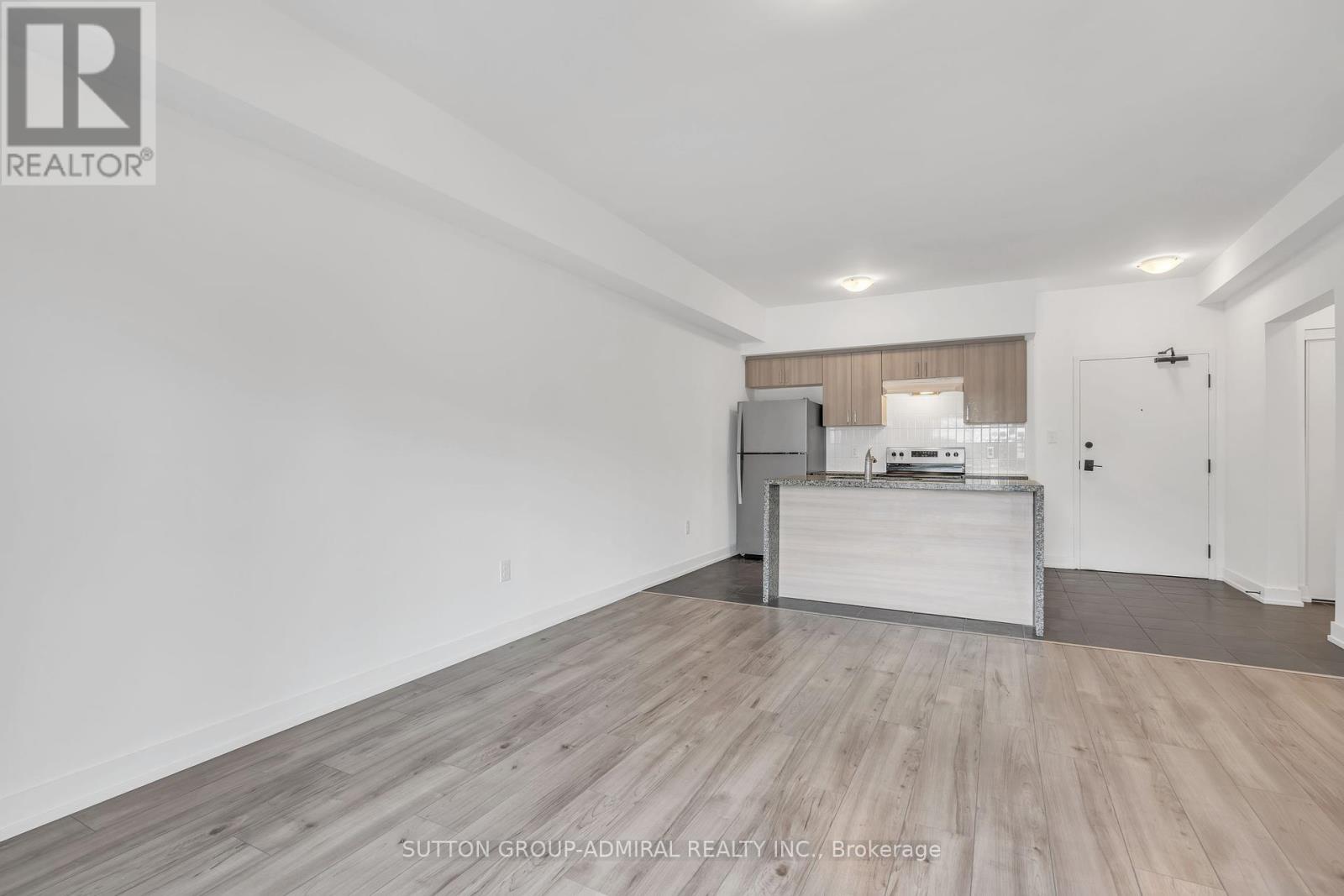 111 - 4 Spice Way, Barrie, Ontario  L9J 0M2 - Photo 13 - S12128219