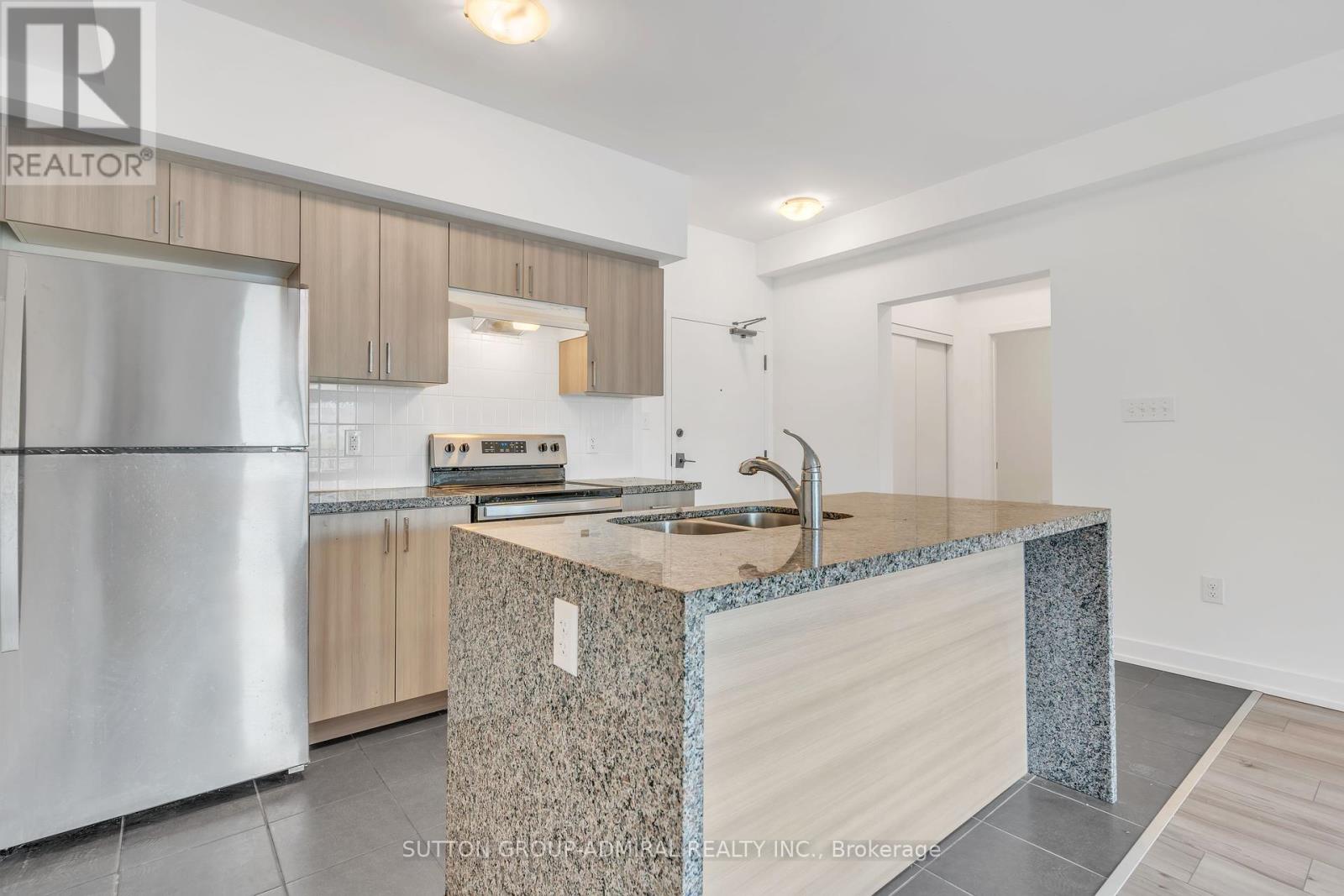 111 - 4 Spice Way, Barrie, Ontario  L9J 0M2 - Photo 14 - S12128219