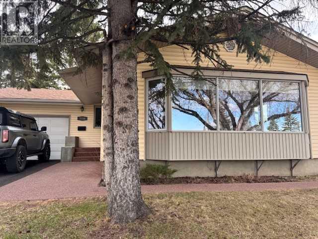 Property at 1115 45 Street SW image 4